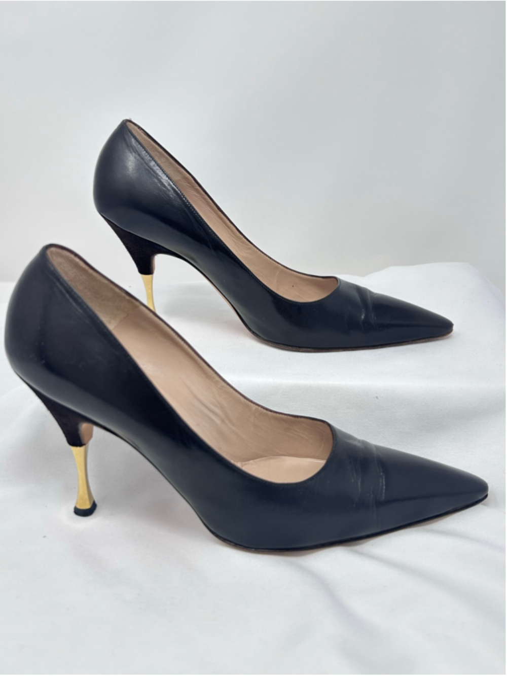 Manolo Blahnik Black Leather Pointed Toe Gold Heel Pumps EU 40 US 9.5 - Picture 1 of 8